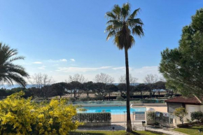 F2 cozy vue mer, piscine, parking, tout à pied !